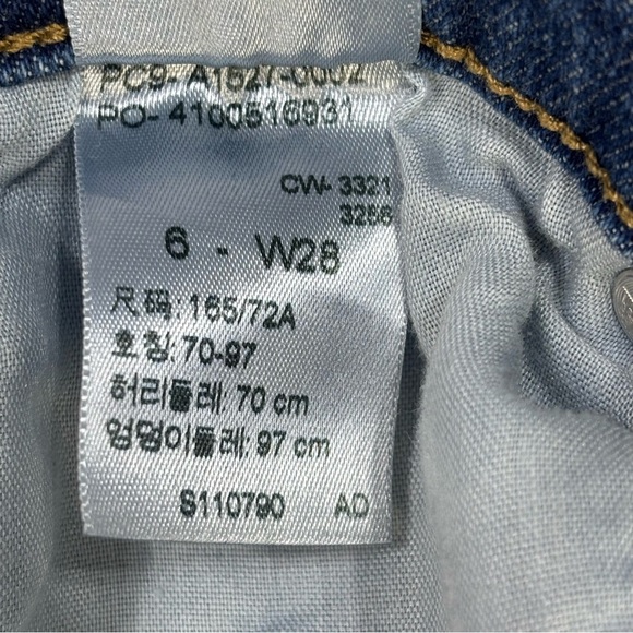 Levi's Shorts Womens 6 High Rise Stretch Classic Casual Raw Hem Frayed Everyday - Picture 3 of 6